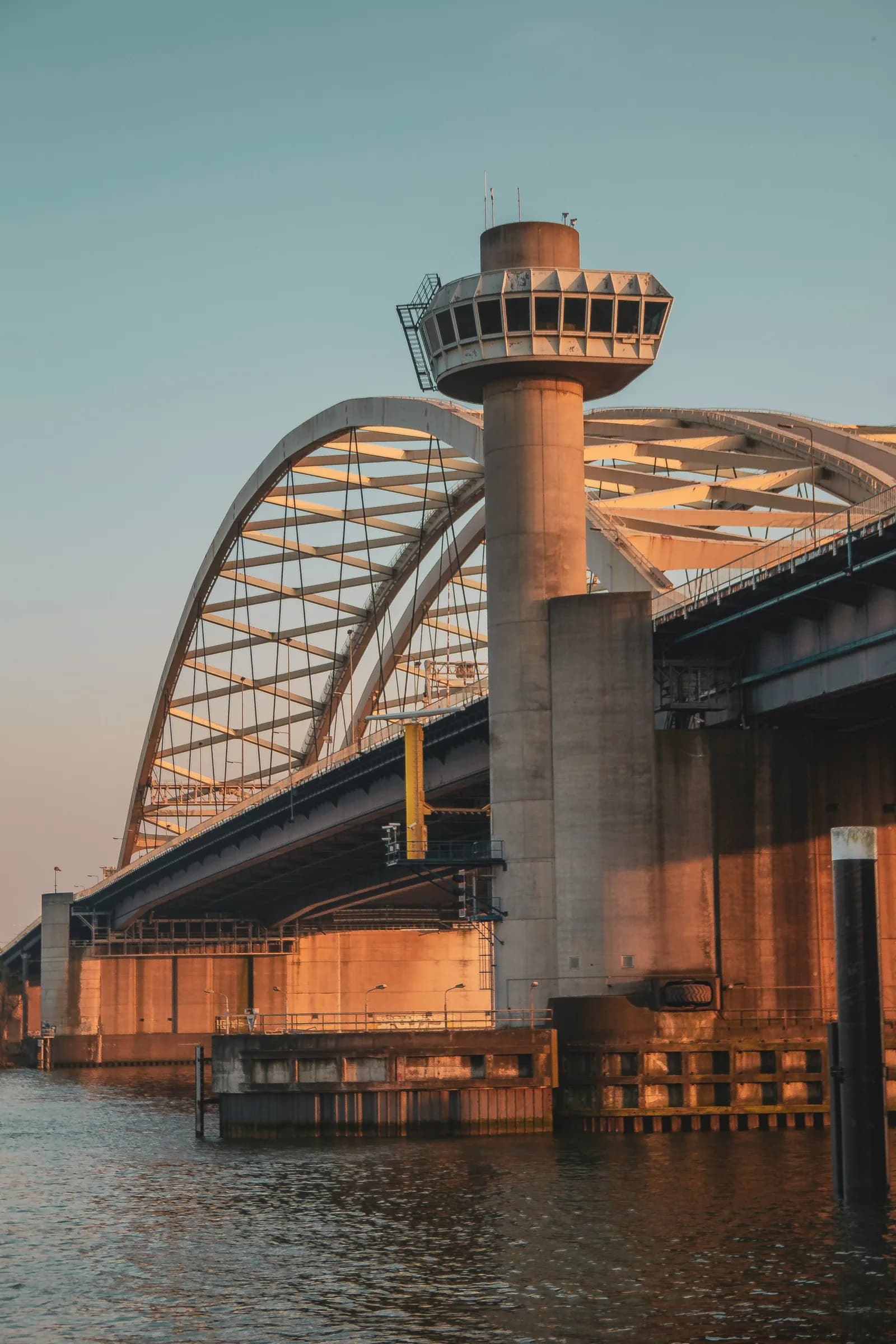 Wegen en vaarwegen veiliger Wegen en vaarwegen veiliger