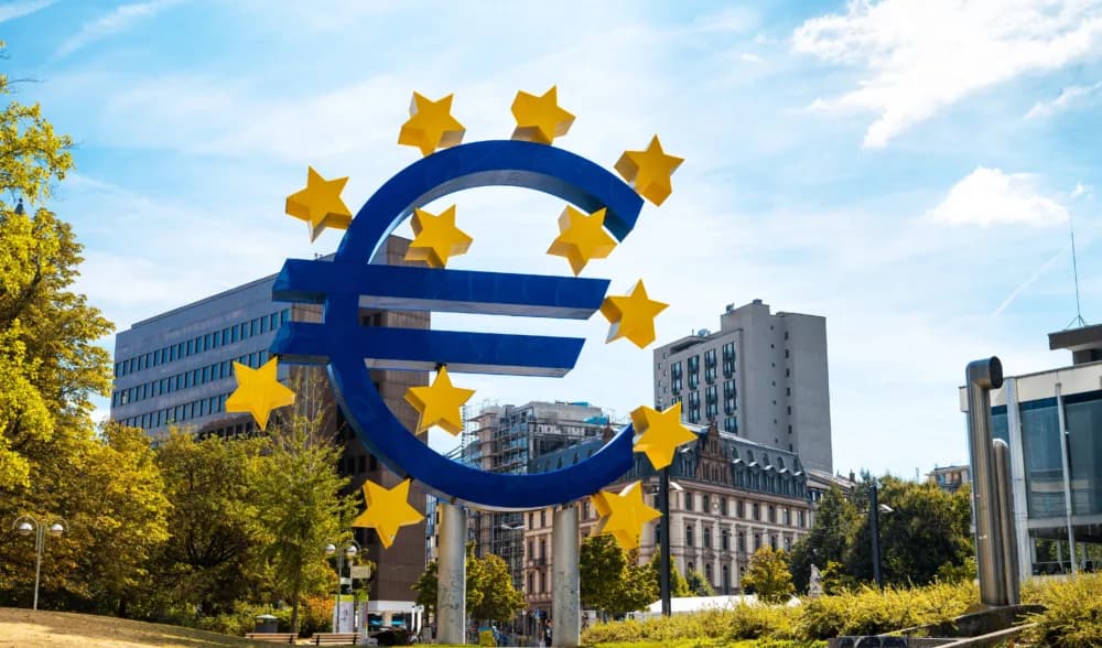 Euroskulptur frankfurt downtown germany placeholder