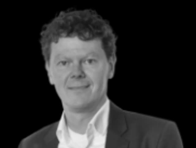 Gregor Hendrikse 300x500 1 290x435