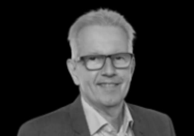 Huub Koninkx 300x500 1 290x435